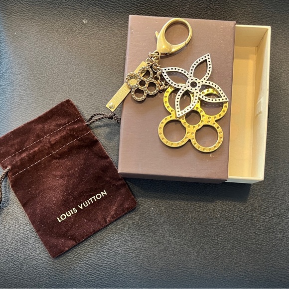 Authentic Louis Vuitton Bijoux Tapage Key Chain & Bag Charm - Picture 2 of 11